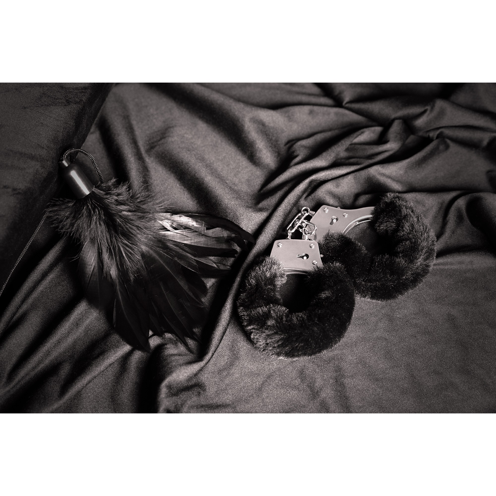 ESPOSAS DE FELPA FURRY METAL NEGRO OUCH! - Imagen 6