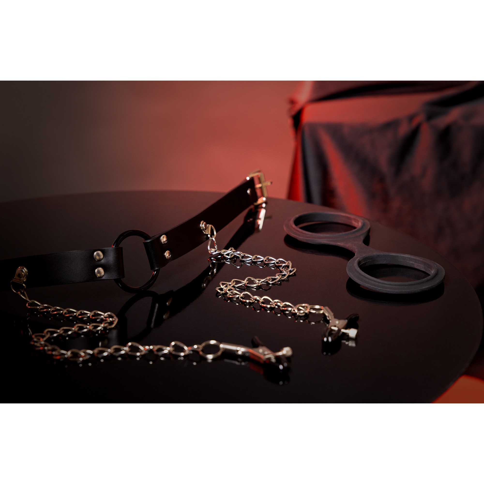 MORDAZA DE ANILLO CON PINZAS PARA PEZONES NEGRO OUCH! - Imagen 6