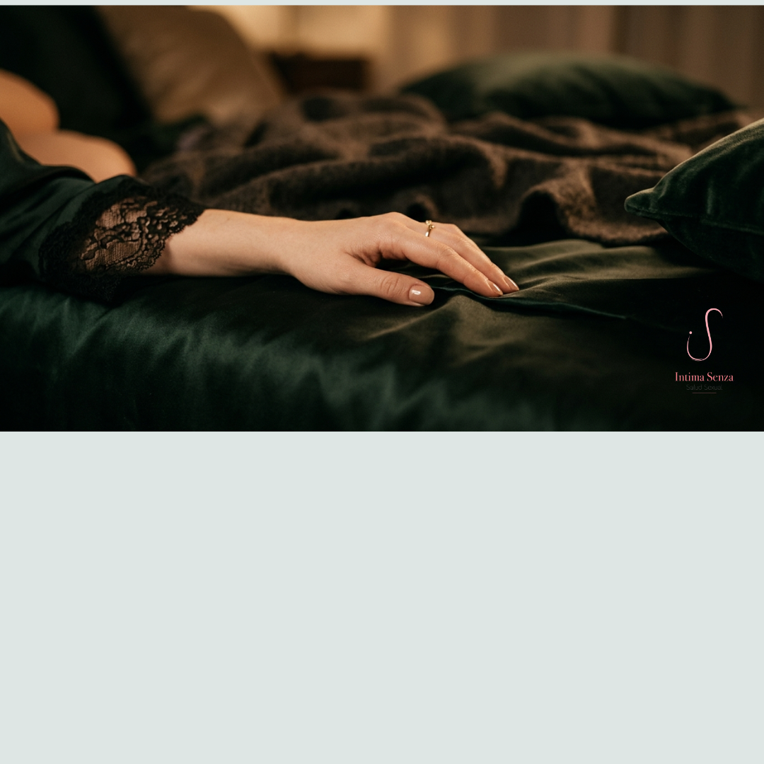 Hay esperas que queman y ganas que no saben de paciencia. Cerramos marzo con 'Muriendo Ganas'. Un relato para leer a solas... o acompañado. 🖤 Disponible ahora en el Blog (Link en Bio)